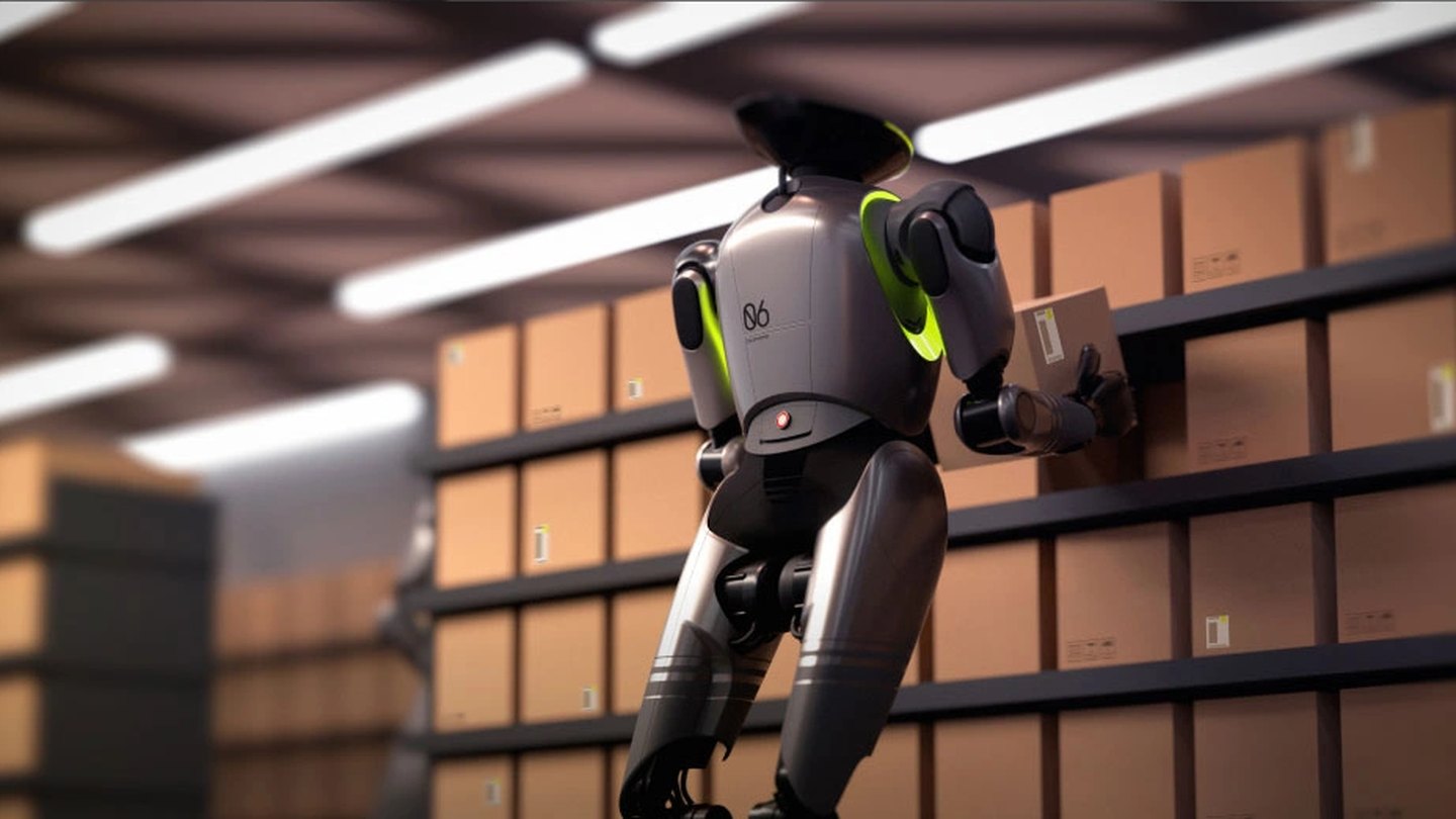 GoMate picking stock in a warehouse