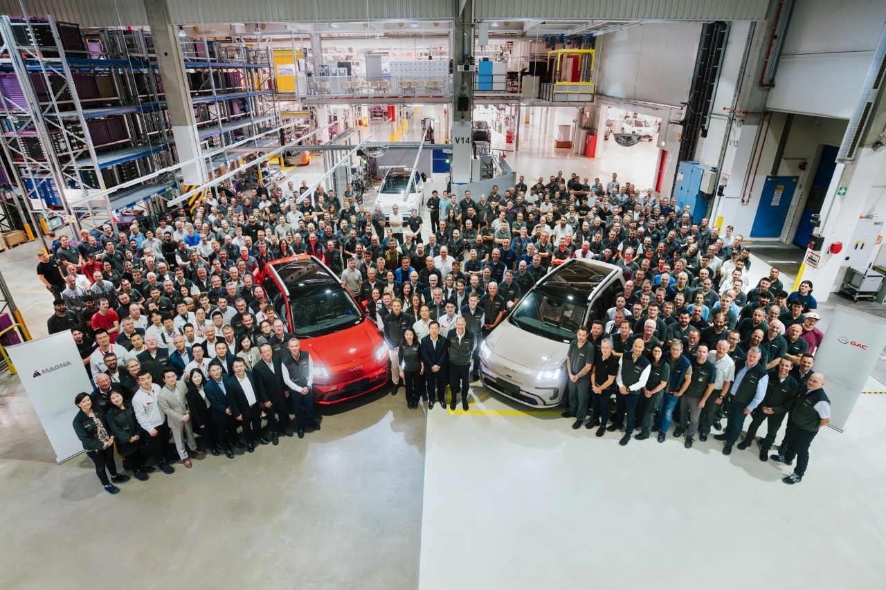 Wei Haigang, President of GAC INTERNATIONAL, with GAC INTERNATIONAL project team members and Magna partners